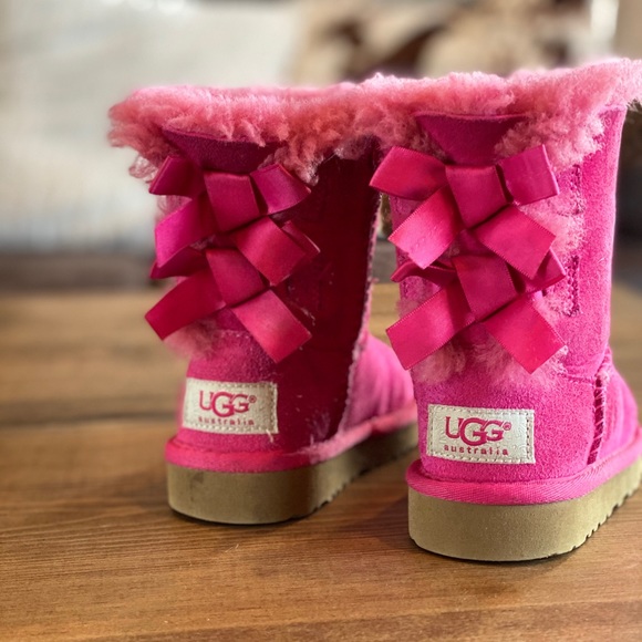 Toddler Bailey Bow Ugg size 6 - Picture 2 of 4